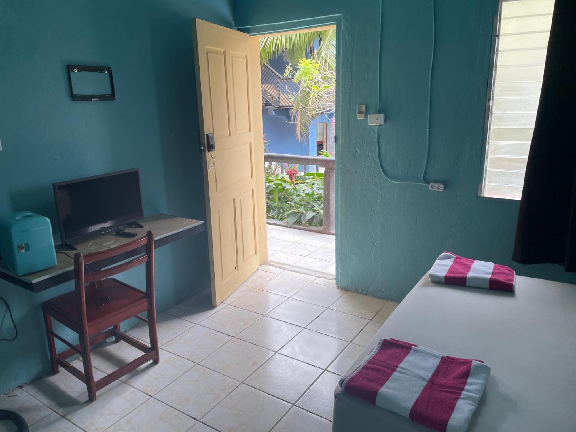 Airport Inn Roatan Zewnętrze zdjęcie