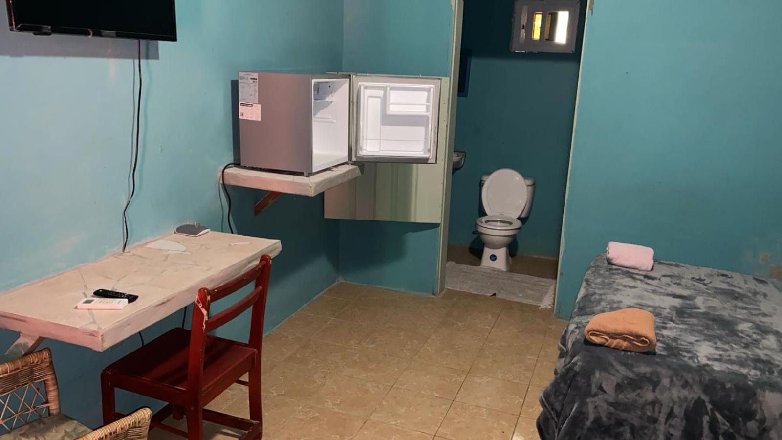 Airport Inn Roatan Zewnętrze zdjęcie