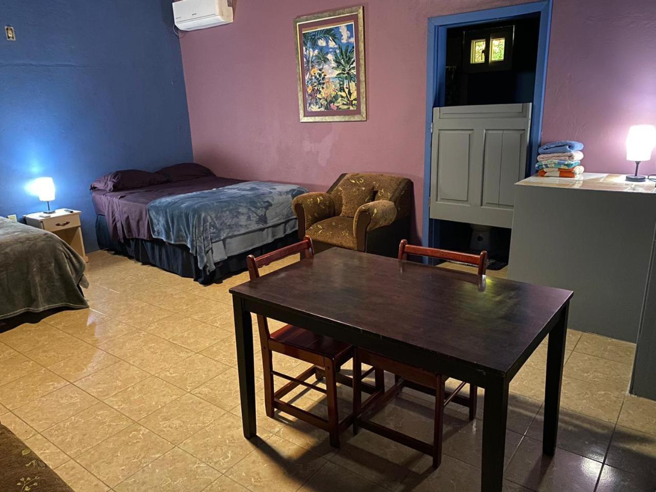 Airport Inn Roatan Zewnętrze zdjęcie