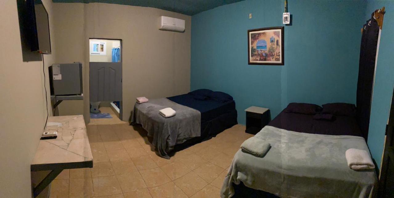 Airport Inn Roatan Zewnętrze zdjęcie